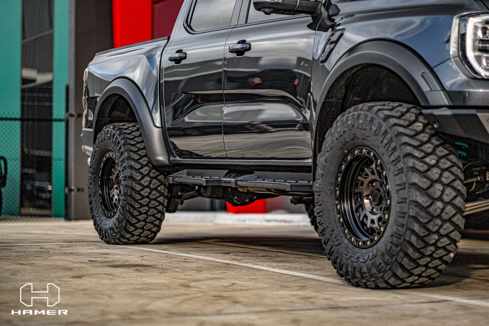 Hamer side steps on Raptor